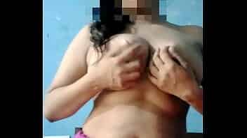 New Delhi Girl Sarah Azmeri Showing Her Boobs In Sex Chat video