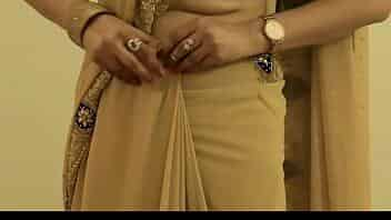 HOT GIRL SAREE WEARING and Showing her NAVEL and BACK video