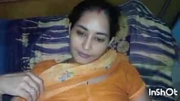 Indian beautiful aunty was fucked by her boyfriend behind husband video